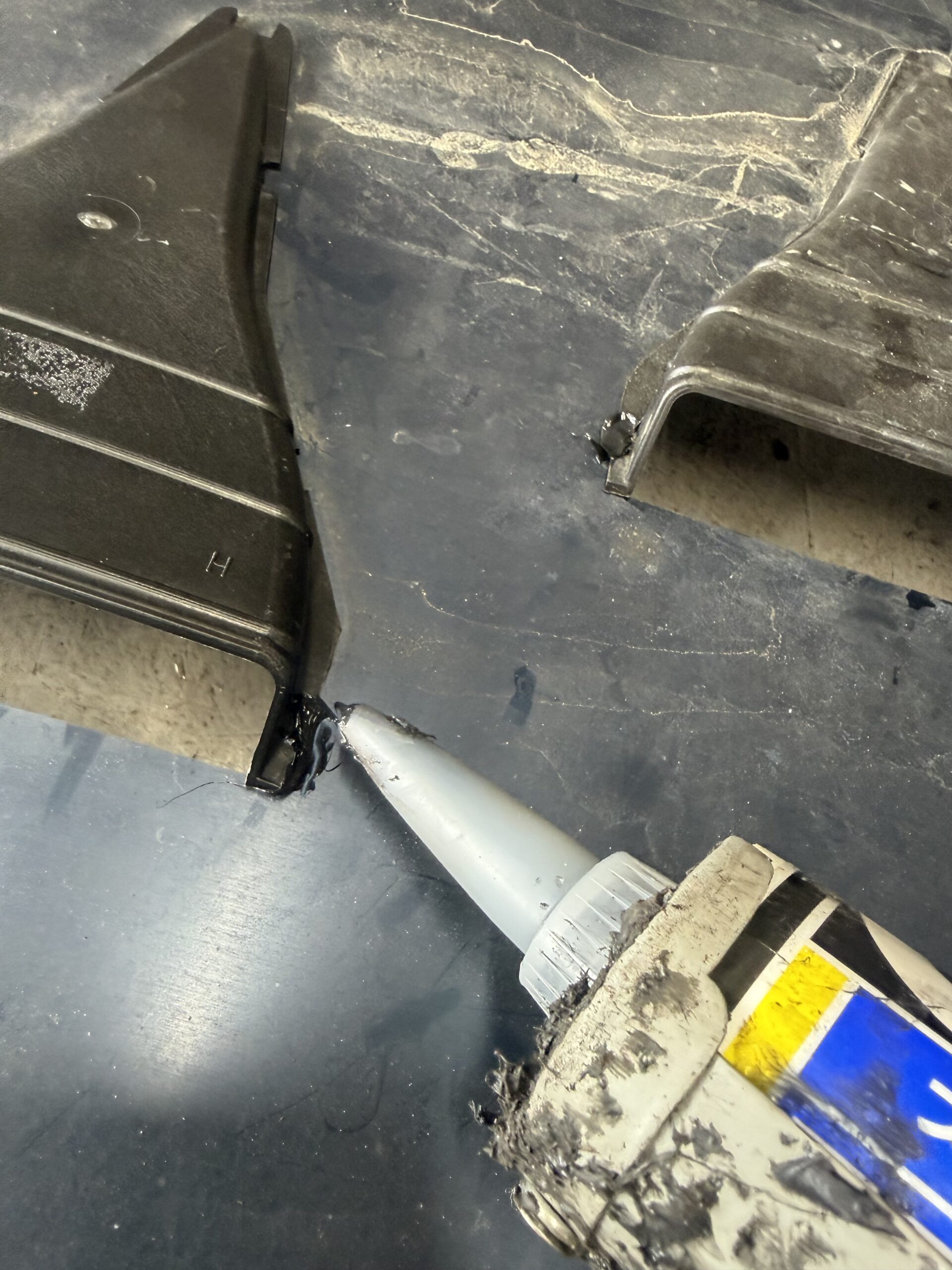 ロータス エリーゼ240FE NACAダクト コーキング